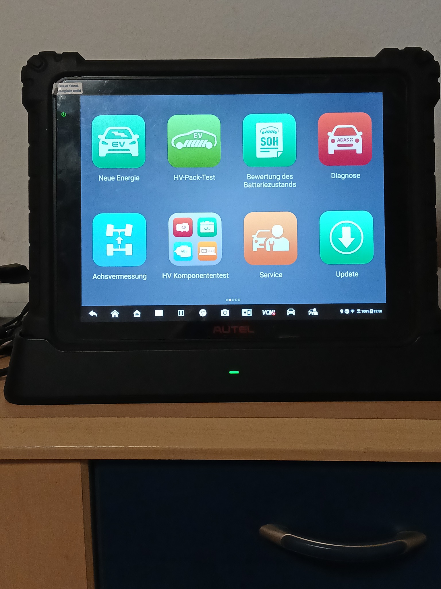Diagnosegerät für Elektrofahrzeuge und Assistenzsysteme